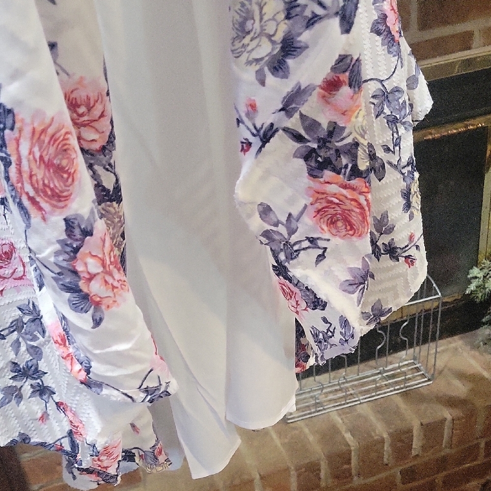 Chelsea & Theodore Floral Blouse with Crochet Detail - Picture 5 of 6
